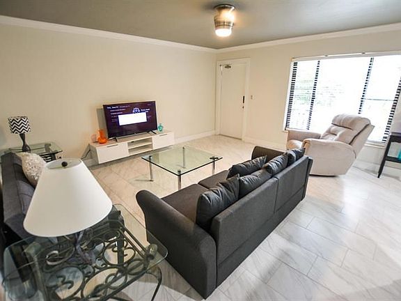 2nd image of 131 Shore Ct APT B2
