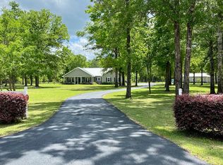 127 Sweetwater Cir, Crawfordville, FL 32327