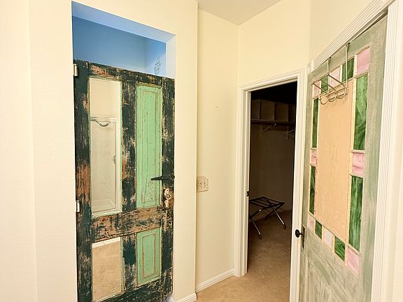 Door from bedroom into bathroom and closet