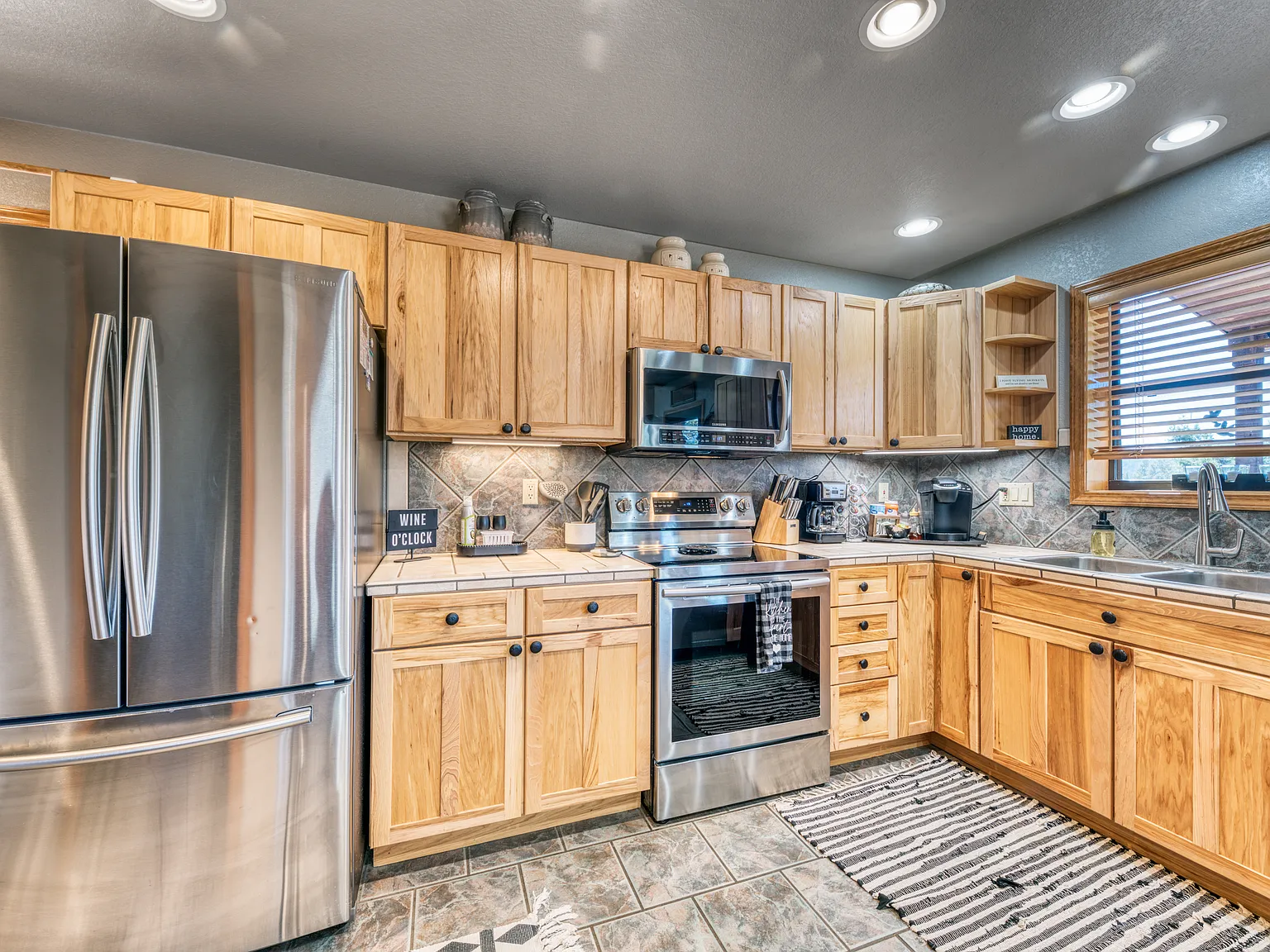 3 bed, 1950 sqft, $5,200 — Photo 3