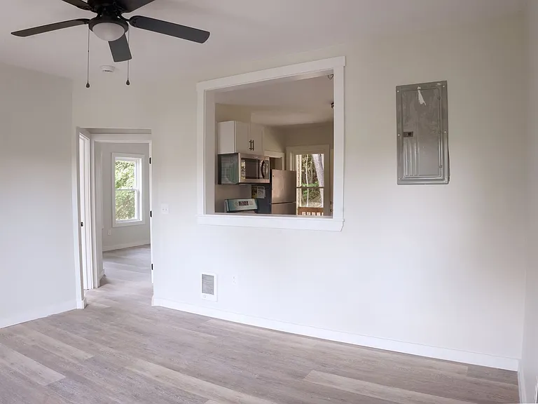 Fully Renovated Apartment Building Modern Upgrades Throughout — Photo 18