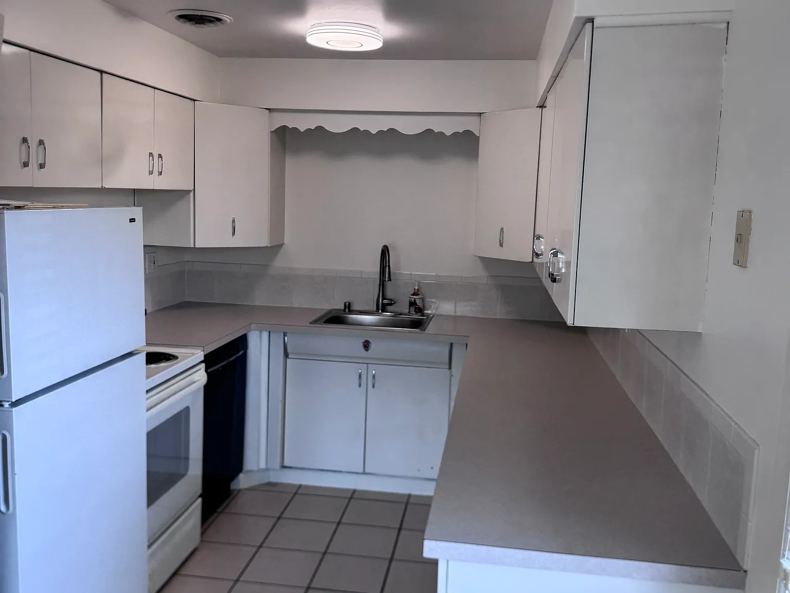 2 bed, 900 sqft, $1,200 — Photo 2