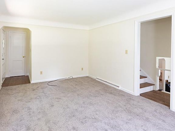 5th image of 9385 Whitall Ln