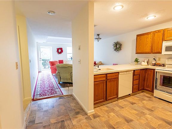 5th image of 3524 W Shore Rd APT 215