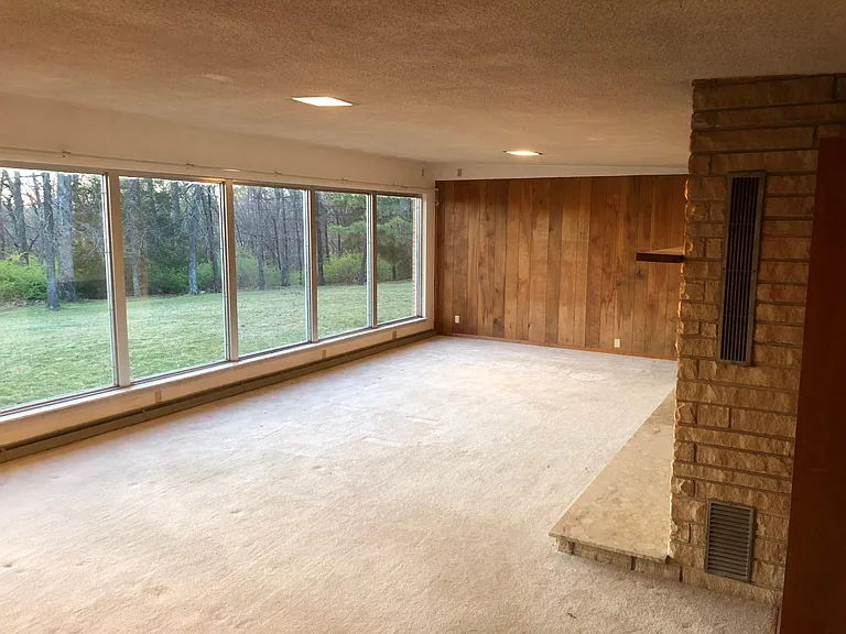1201 Lurlyn Dr — Photo 2