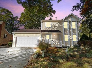 293 Clairemont Dr, Lake Orion, MI 48362