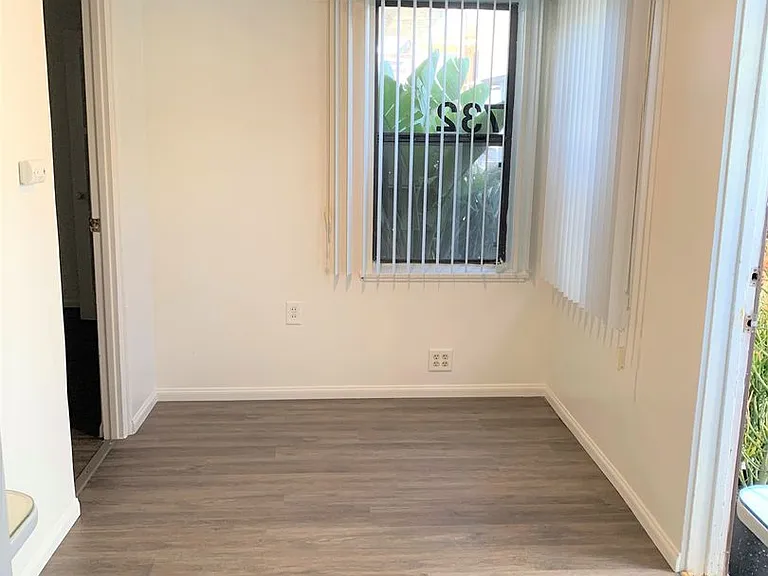 732-734 Zanzibar Ct — Photo 6