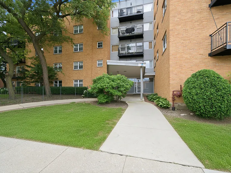 2501 W Bryn Mawr Ave #502 — Photo 1