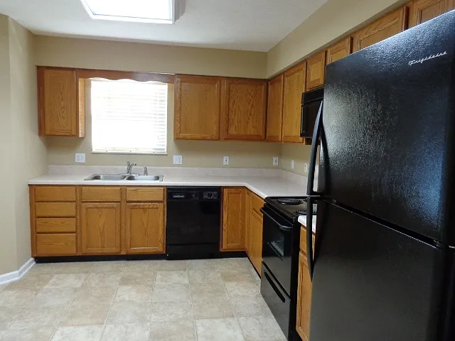 2276 Pewter Dr — Photo 8