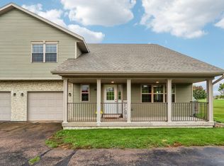 212 Hometown Ave, Fall River, WI 53932
