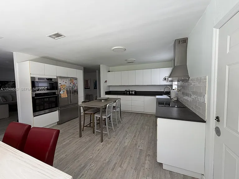 2401 SW 16th Ct — Photo 9