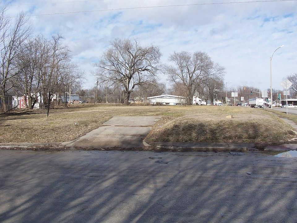 1st image of 311 Green Blvd
