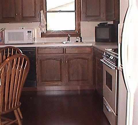 Spacious eat-in kitchen