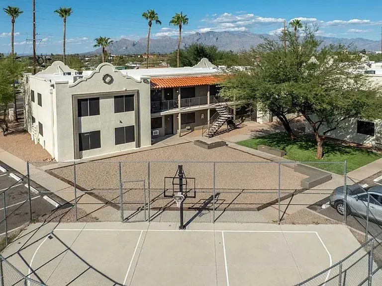 Westside Commons - Beautiful One and Two Bedroom Available NOW! - ONE MONTH FREE!! — Photo 5