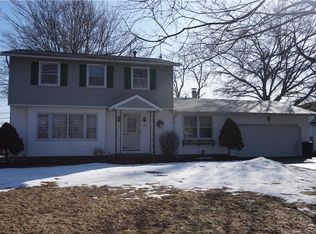 100 Rusty Ln, Rochester, NY 14626