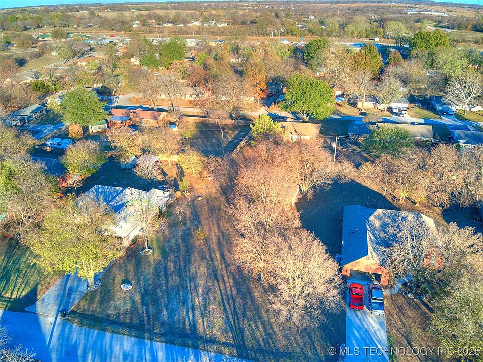 2nd image of 626 S Pecan St