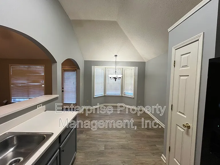 6986 Parkbrook Ln — Photo 14