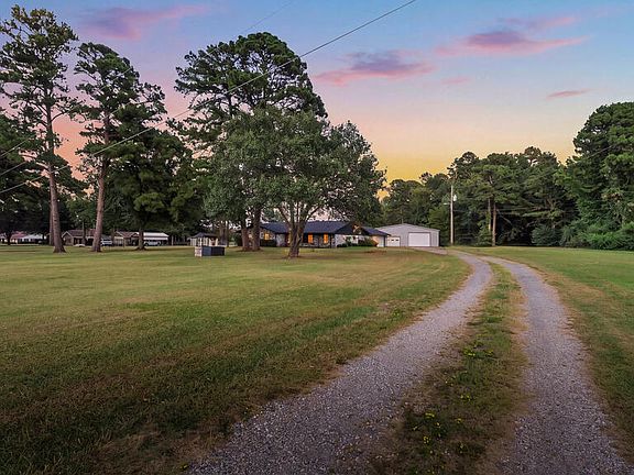 2nd image of 2523 Buchanan Loop Rd