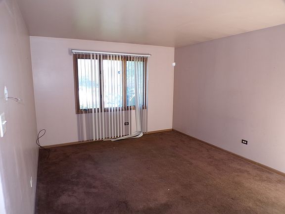 4th image of 16614 Finch Ave