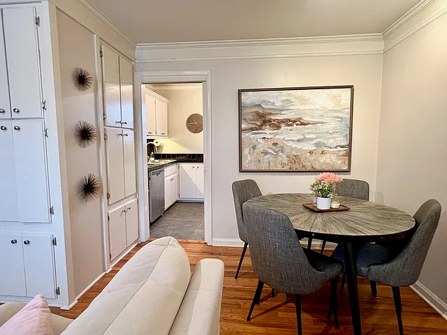 2 bed, 918 sqft, $1,797 — Photo 2
