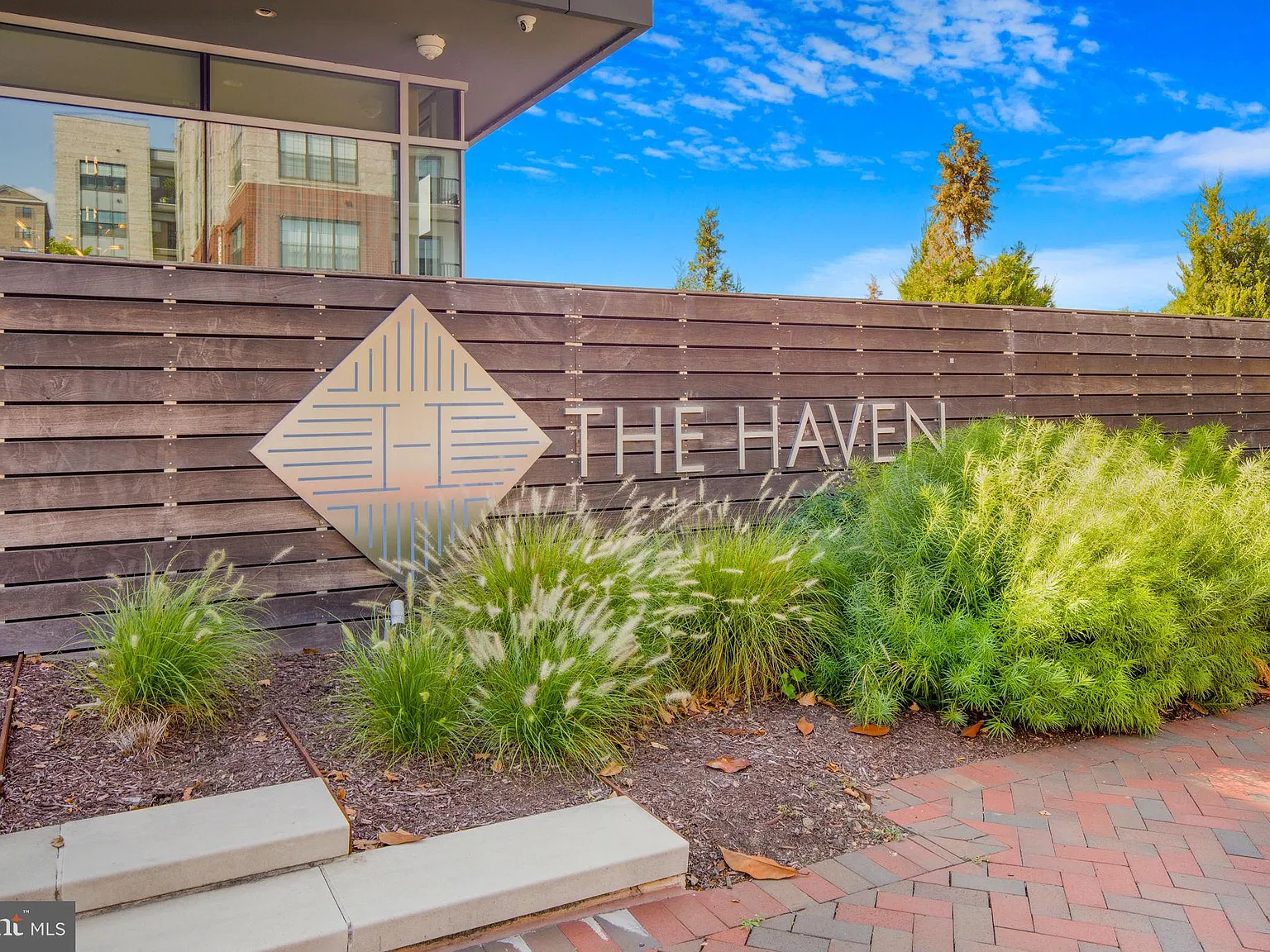 145 Riverhaven Dr — Photo 1