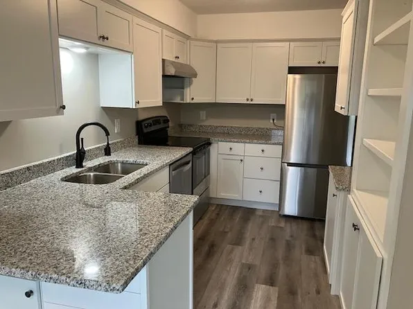 1621 W 140th St, Burnsville, MN 55337