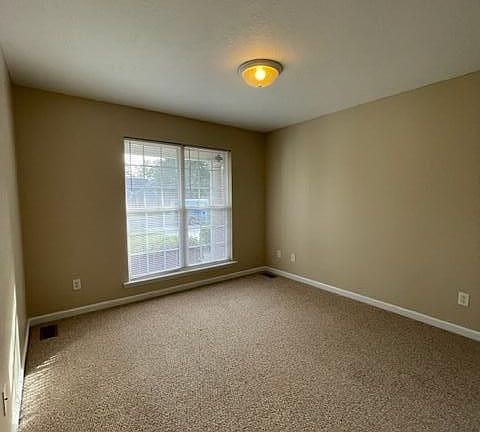 5th image of 889 Watsonia Dr