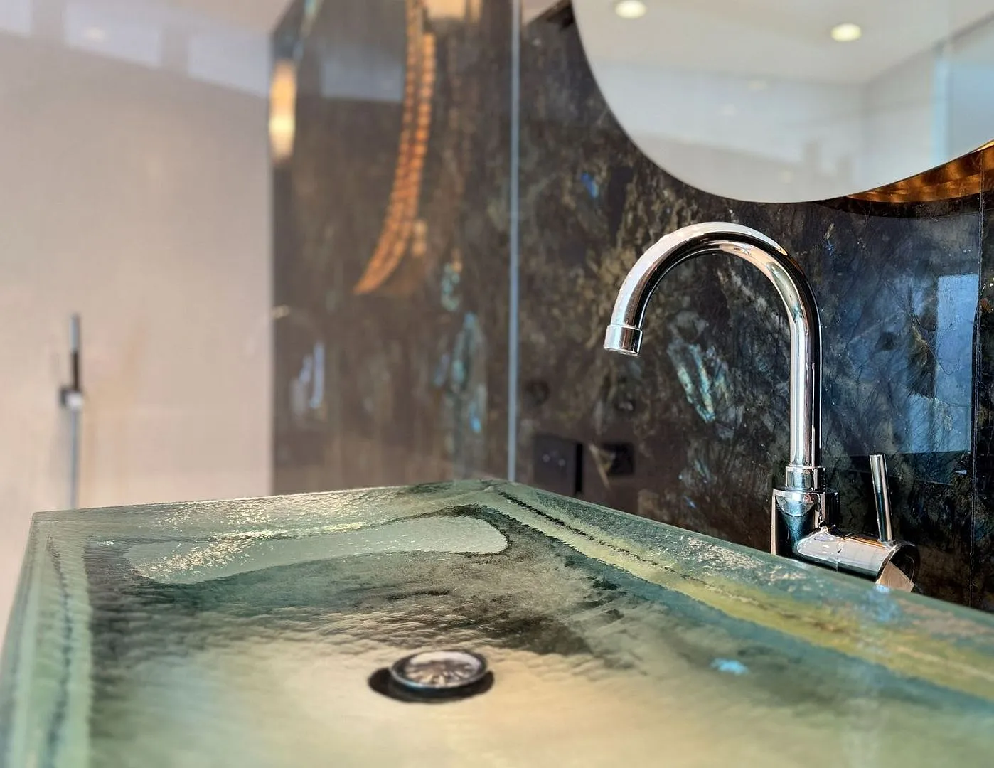 Designer Luxury. Iconic Views. Extraordinary Living. — Photo 4