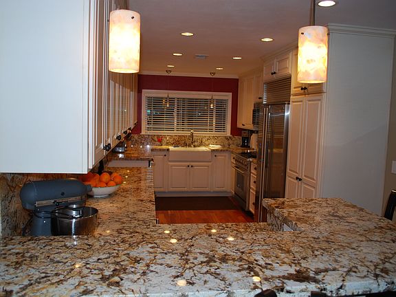 kitchen/bar