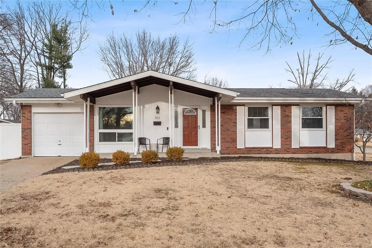 1573 Kingsford Dr photo 1