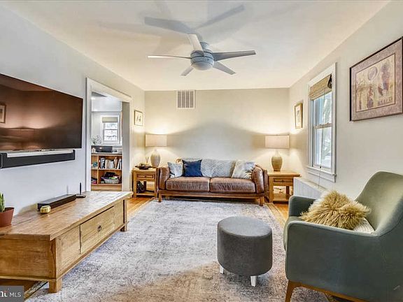5th image of 1018 Van Buren St