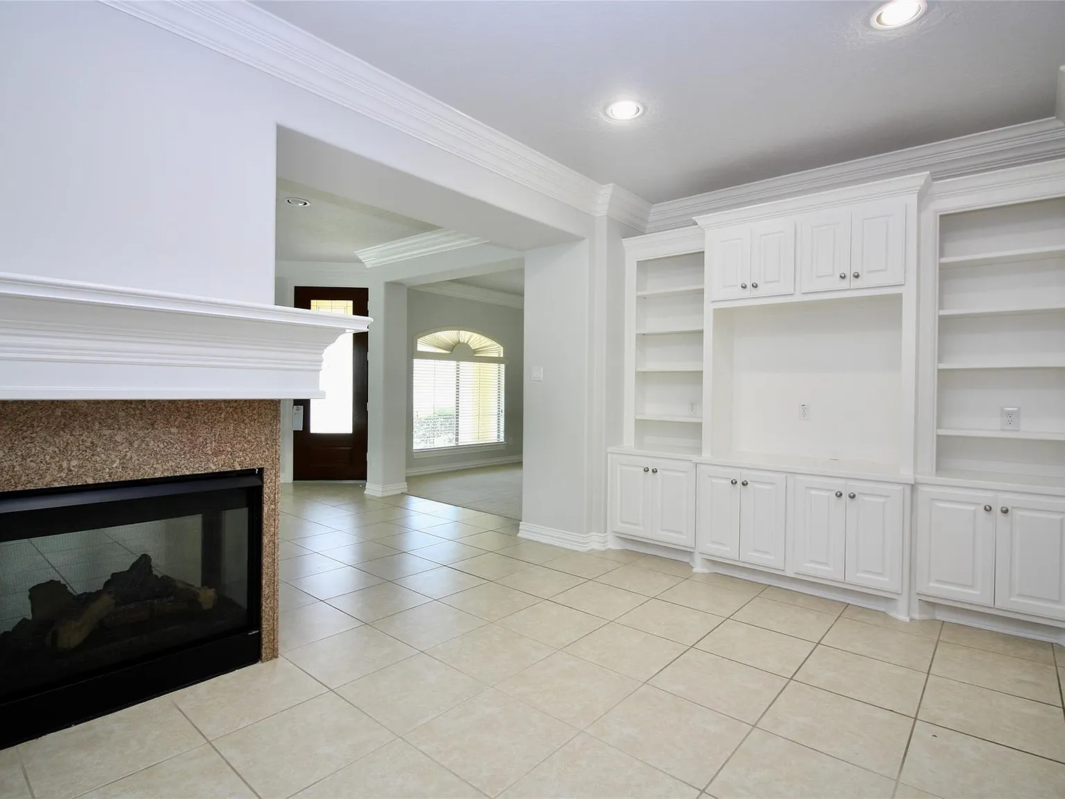 4 bed, 3.0 bath, 2722 sqft, $3,400 — Photo 4