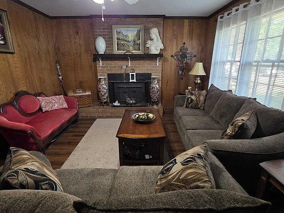 3rd image of 126 Honeysuckle Rd