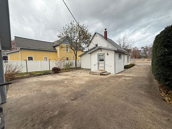 2nd image of 212 S Garfield Ave