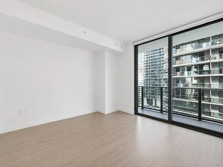55 SW 9th St #1700 — Photo 10