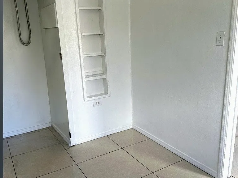 2567 Tweedy Blvd #B — Photo 8