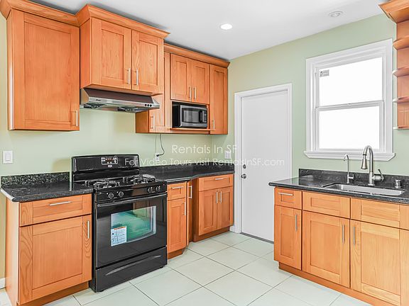4th image of 1573 McKinnon Ave