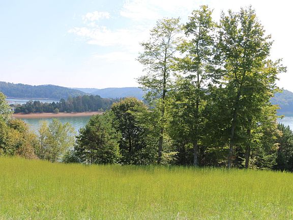 3rd image of Norris Crest Dr