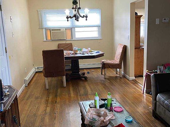 5th image of 556 S Bayview Ave