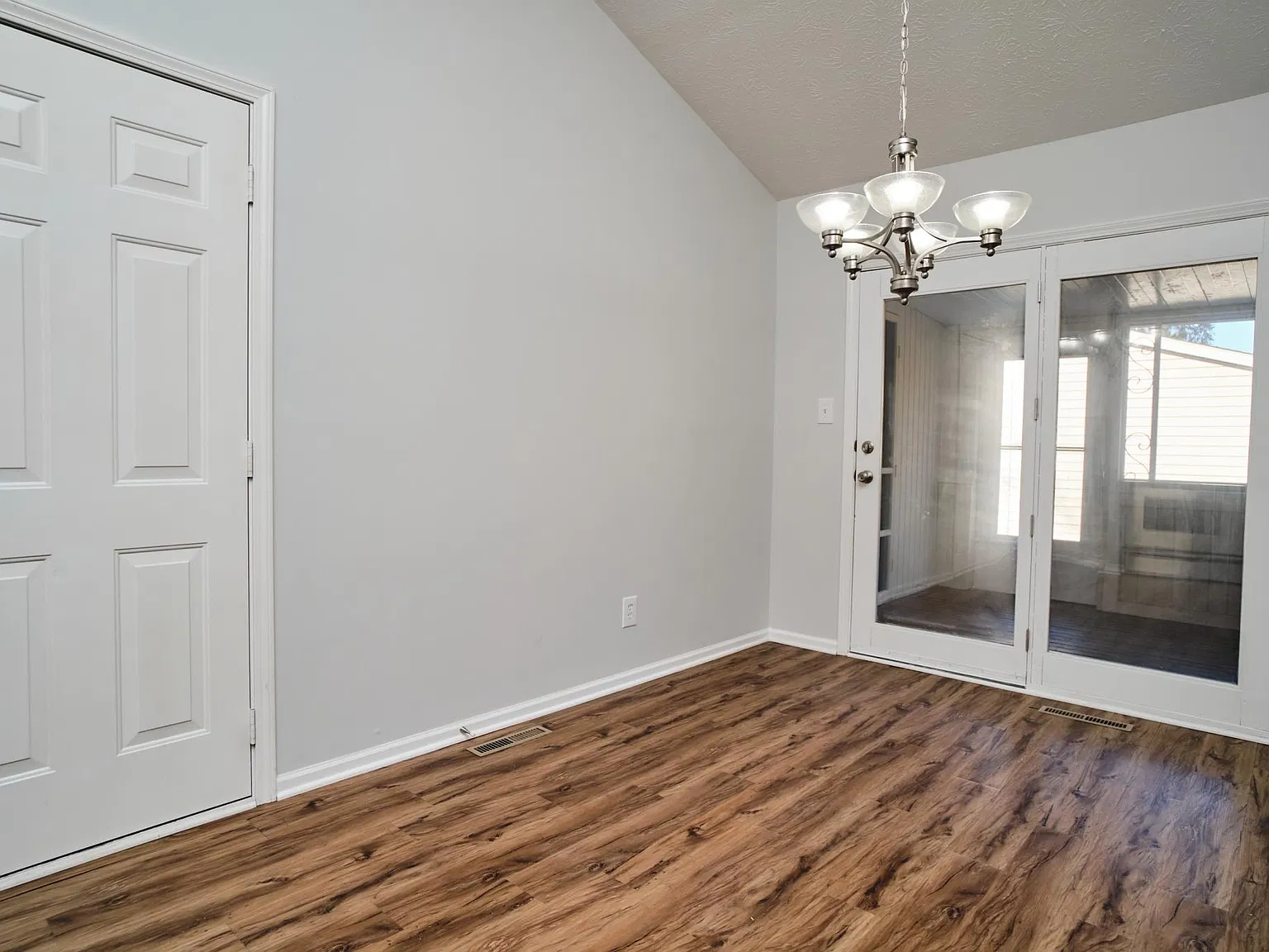 3 bed, 1250 sqft, $1,900 — Photo 4