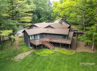 550 Greentree Ln NE, Ada, MI 49301