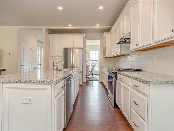 3rd image of 128 Overbrook Dr
