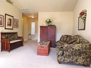 946 65th Pl, Springfield, OR 97478