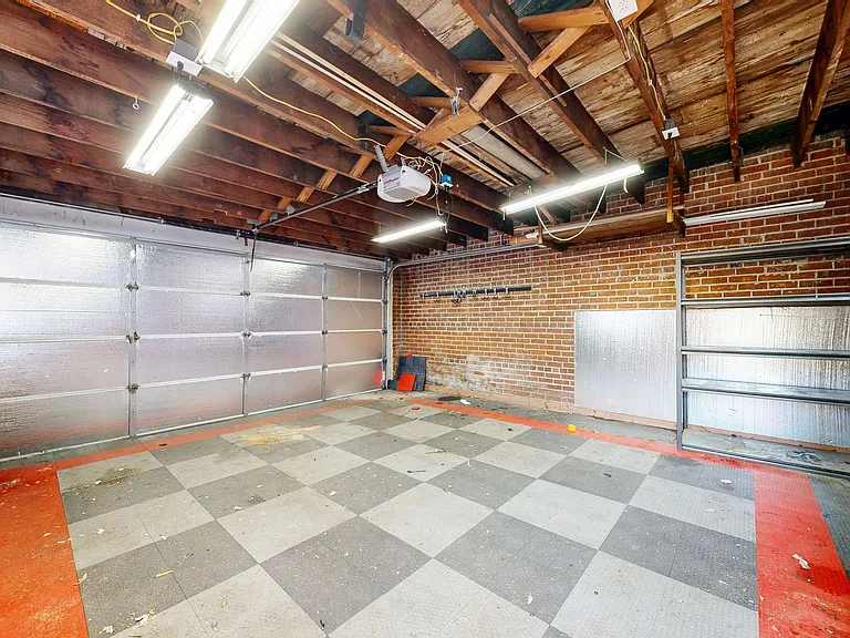 685 S Grant St — Photo 33