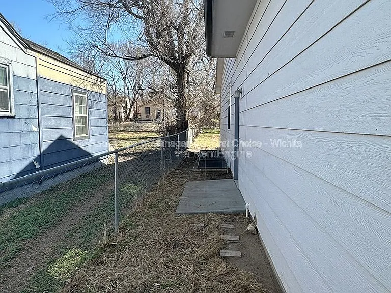 1450 N Green St — Photo 3