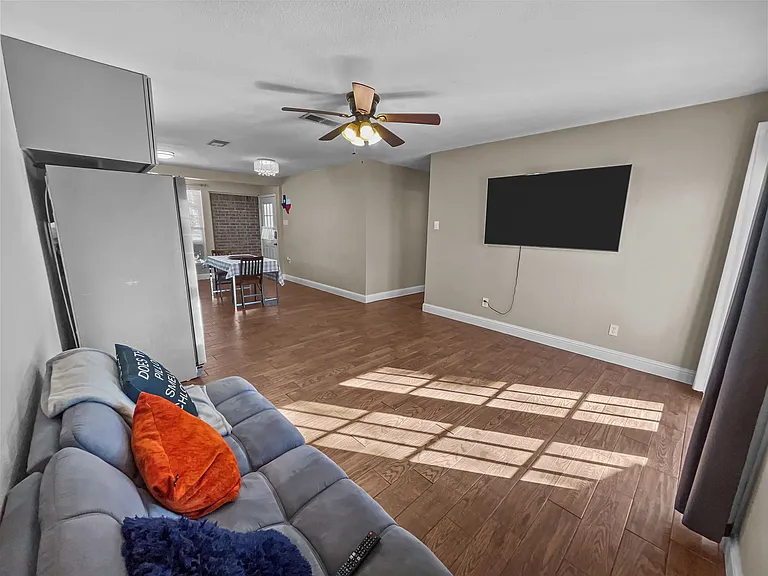 924 Meadow Mead Dr — Photo 5