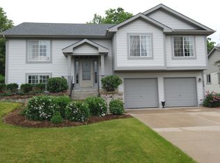 240 Shipland Dr, Crystal Lake, IL 60012