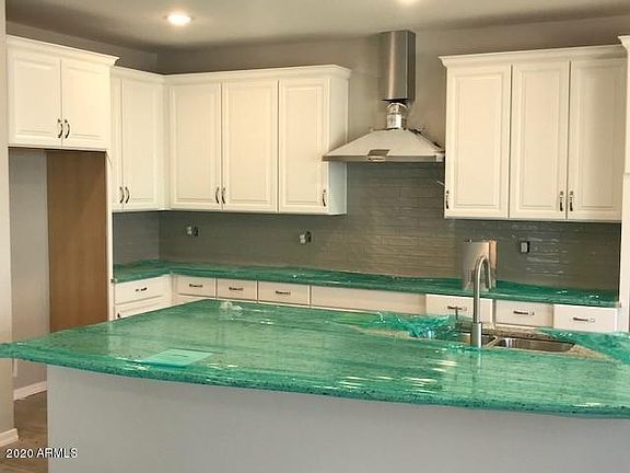 3rd image of 15289 W Moreland St