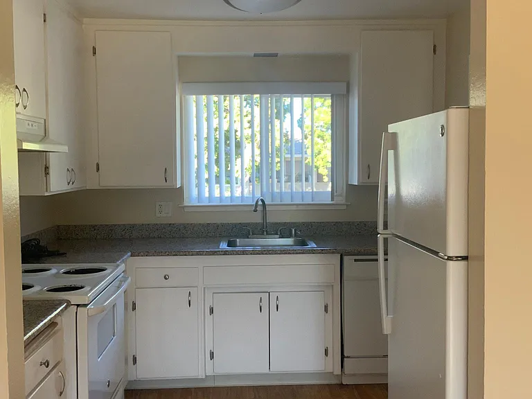 415 Acalanes Apartments — Photo 33