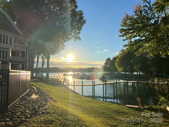 725 Southwest Dr, Davidson, NC 28036